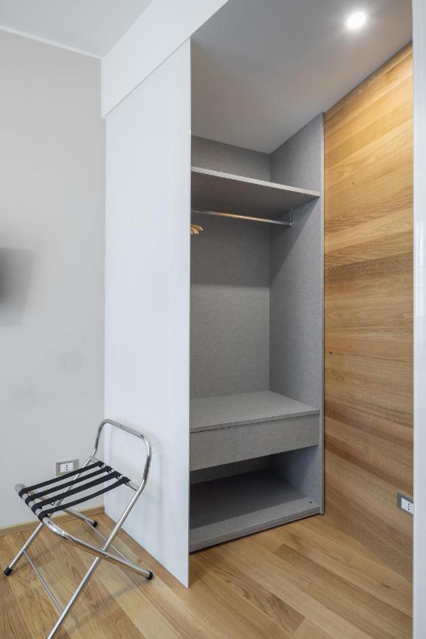 30Cavour Luxury Suites Pavia Bagian luar foto