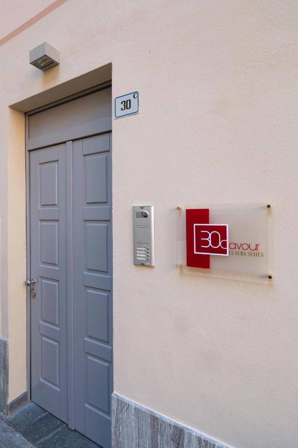 30Cavour Luxury Suites Pavia Bagian luar foto